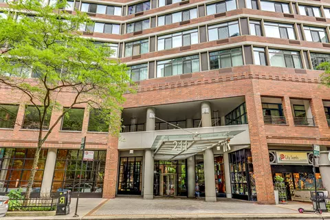 211 E Ohio St #1414, Chicago, IL 60611