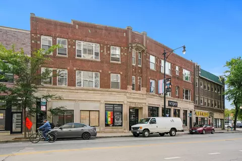 3914 N Broadway St #2A, Chicago, IL 60613