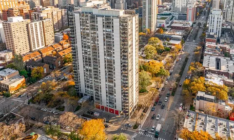 1360 N Sandburg Ter #402C, Chicago, IL 60610