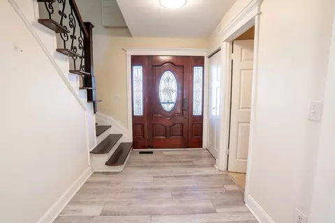 109 Highbury Dr, Elgin, IL 60120 photo 2