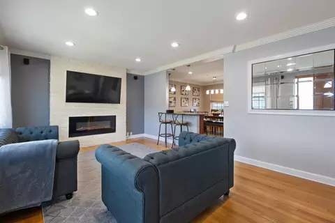 2696 Rusty Dr, Des Plaines, IL 60018 photo 6