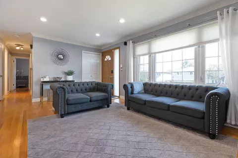 2696 Rusty Dr, Des Plaines, IL 60018 photo 5