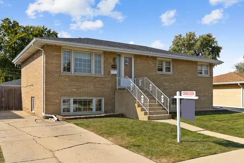 2696 Rusty Dr, Des Plaines, IL 60018 photo 2