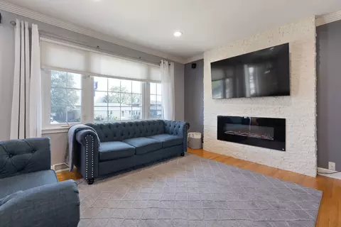 2696 Rusty Dr, Des Plaines, IL 60018 photo 3