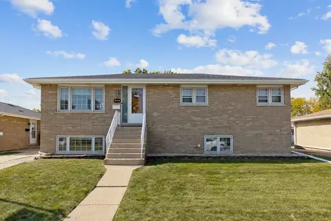2696 Rusty Dr, Des Plaines, IL 60018