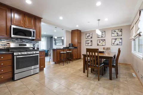2696 Rusty Dr, Des Plaines, IL 60018 photo 10