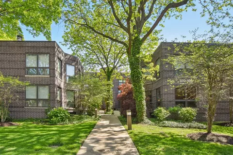 106 South Blvd #W, Evanston, IL 60202