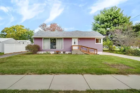 560 E 3rd St, Coal City, IL 60416
