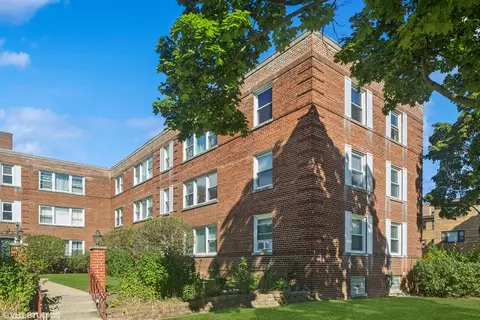 2200 W Farwell Ave #2, Chicago, IL 60645