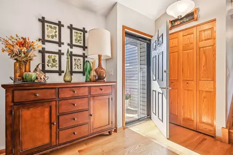 Entry Way - 959 Trailside Ln, Bartlett, IL 60103 photo 1 of 4