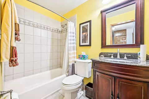 Bath - 959 Trailside Ln, Bartlett, IL 60103 photo 3 of 4