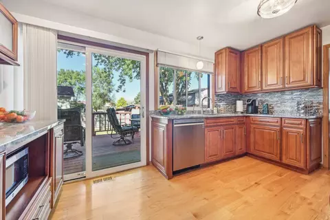 Kitchen - 959 Trailside Ln, Bartlett, IL 60103 photo 4 of 6
