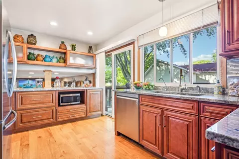 Kitchen - 959 Trailside Ln, Bartlett, IL 60103 photo 3 of 6