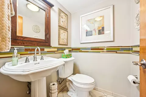 Bath - 959 Trailside Ln, Bartlett, IL 60103 photo 4 of 4