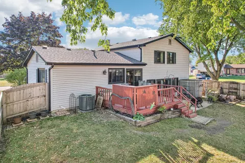 Exterior - 959 Trailside Ln, Bartlett, IL 60103 photo 14 of 17