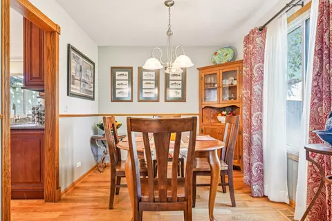 Dining - 959 Trailside Ln, Bartlett, IL 60103 photo 2 of 3