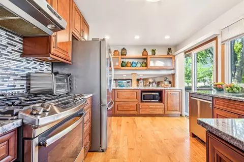 Kitchen - 959 Trailside Ln, Bartlett, IL 60103 photo 2 of 6