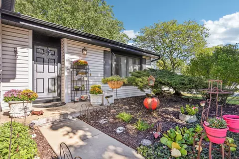 Exterior - 959 Trailside Ln, Bartlett, IL 60103 photo 10 of 17