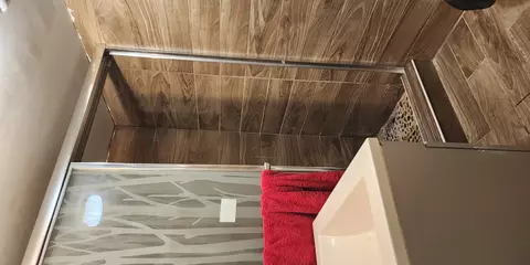Bath - 7 N Rose Ave, Addison, IL 60101 photo 2 of 3