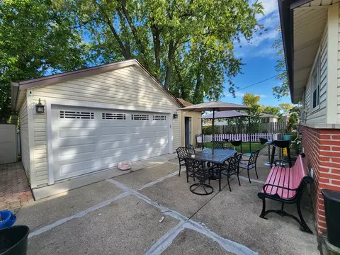 Exterior - 7 N Rose Ave, Addison, IL 60101 photo 2 of 5