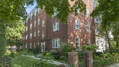 332 Wesley Ave #2A, Oak Park, IL 60302
