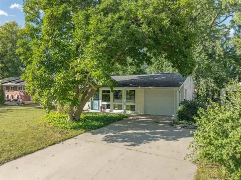 2118 Peirce Ave, Bloomington, IL 61701