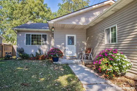 3002 W Lee Ave, Waukegan, IL 60085