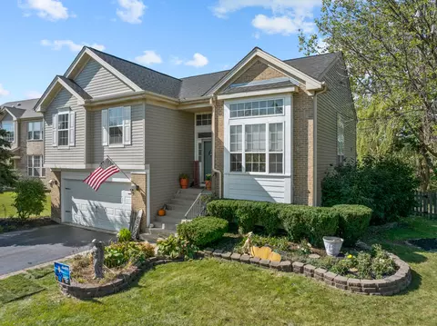 5931 Pine Hollow Rd, Carpentersville, IL 60110