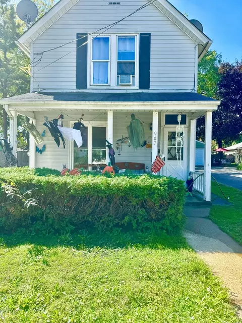 907 Porter St, Waukegan, IL 60085