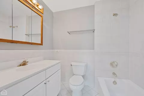 Bath - 1815 Monroe, Glenview, IL 60025 photo 4 of 5