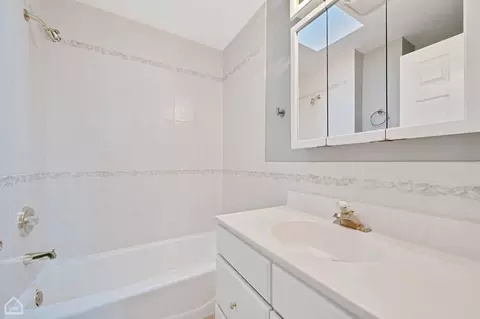 Bath - 1815 Monroe, Glenview, IL 60025 photo 2 of 5