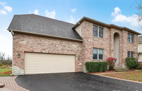 12 Park Place Cir, Hawthorn Woods, IL 60047