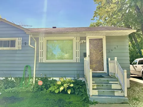 2607 Iroquois Rd, Waukegan, IL 60087