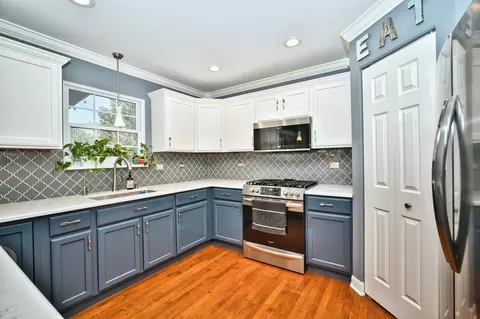 Kitchen - 1703 Manor Oaks Dr, Plainfield, IL 60586 photo 2 of 6