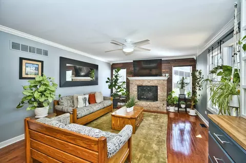 Living - 1703 Manor Oaks Dr, Plainfield, IL 60586 photo 2 of 3