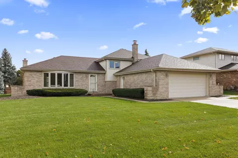 10 S477 Thames Dr, Downers Grove, IL 60516