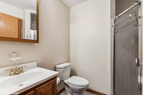 Bath - 5516 W Hawthorne Ave, Berkeley, IL 60163 photo 1 of 3