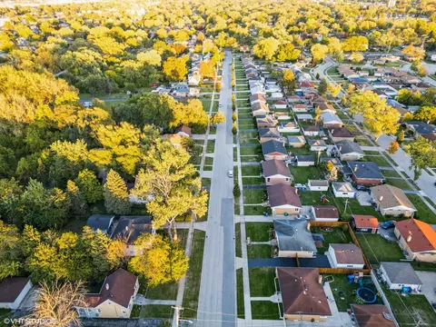 View/Area - 5516 W Hawthorne Ave, Berkeley, IL 60163 photo 1 of 11