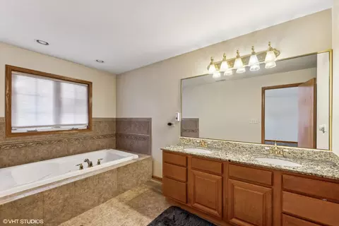 Bath - 5516 W Hawthorne Ave, Berkeley, IL 60163 photo 2 of 3