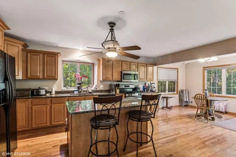 Kitchen - 5516 W Hawthorne Ave, Berkeley, IL 60163 photo 2 of 2