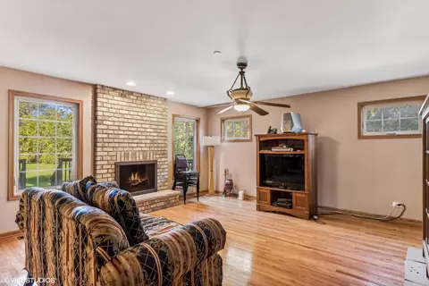 Living - 5516 W Hawthorne Ave, Berkeley, IL 60163 photo 4 of 5