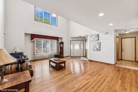 Living - 5516 W Hawthorne Ave, Berkeley, IL 60163 photo 2 of 5