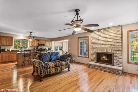 Living - 5516 W Hawthorne Ave, Berkeley, IL 60163 photo 5 of 5