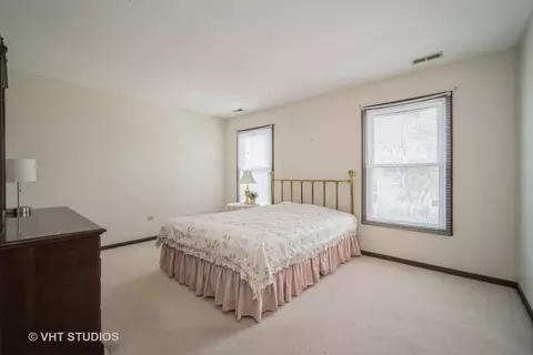 Bedroom - 1090 John Dr, Hoffman Estates, IL 60169 photo 2 of 2