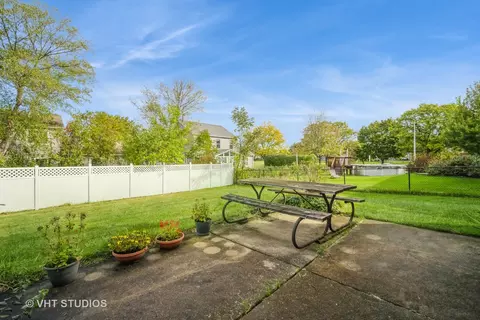 Exterior - 1090 John Dr, Hoffman Estates, IL 60169 photo 2 of 2