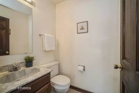 Bath - 1090 John Dr, Hoffman Estates, IL 60169 photo 1 of 3