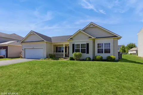 3225 Longview Dr, Yorkville, IL 60560