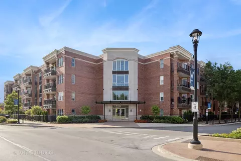 111 N Wheaton Ave #306, Wheaton, IL 60187