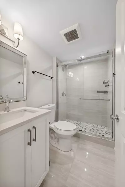 Bath - 24 Kane Ct, Willowbrook, IL 60527 photo 1 of 3