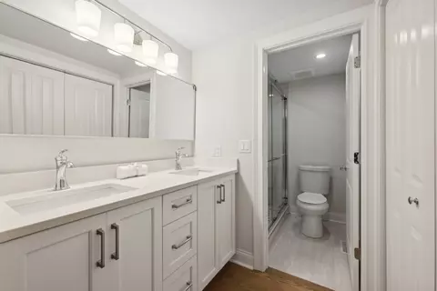Bath - 24 Kane Ct, Willowbrook, IL 60527 photo 2 of 3